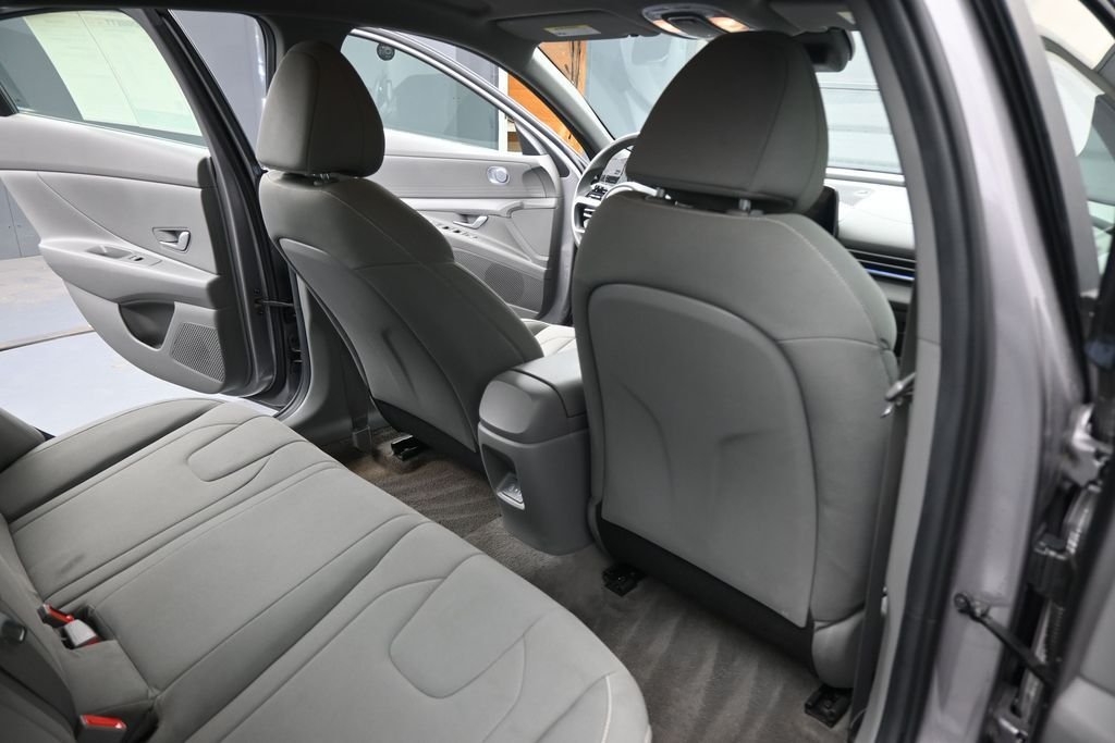 Used 2024 Silver Hyundai SEL image 29
