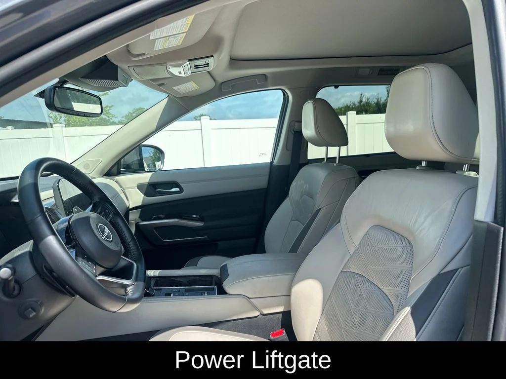 Used 2022 Gray Nissan Platinum image 12