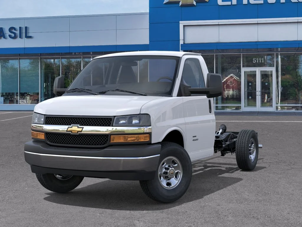 New 2026 Summit White Chevrolet 1WT image 6