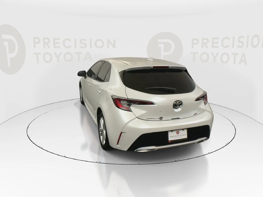 Used 2021 Wind Chill Pearl Toyota SE image 17