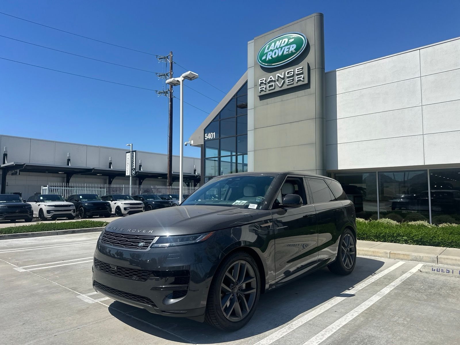 Used 2026  Land Rover SE image 1