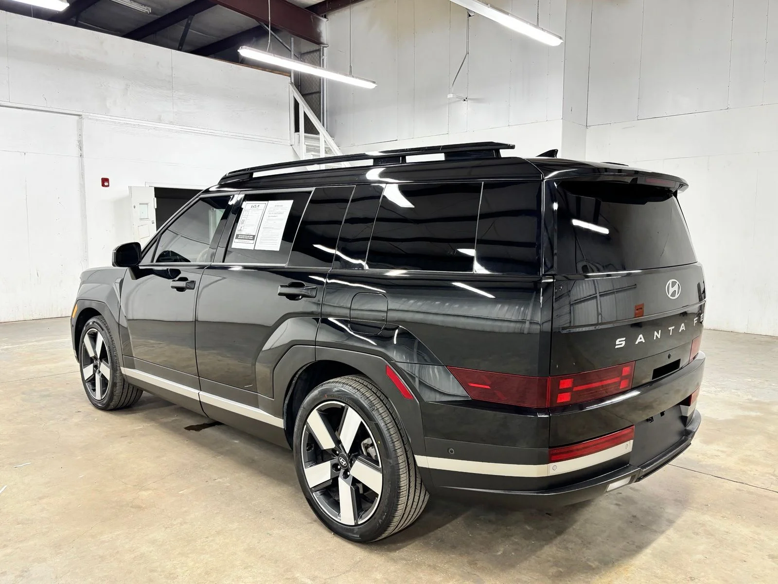 Used 2025 Black Hyundai Limited image 5