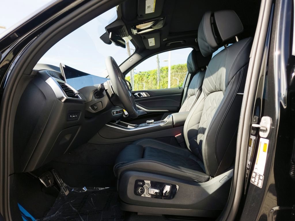New 2026 Black Sapphire Metallic BMW M60i image 7