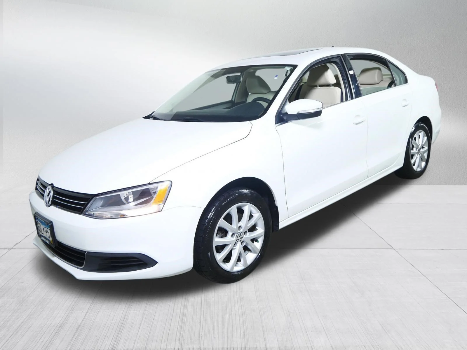 Used 2014 Candy White Volkswagen SE w/Connectivity/Sunroof image 3