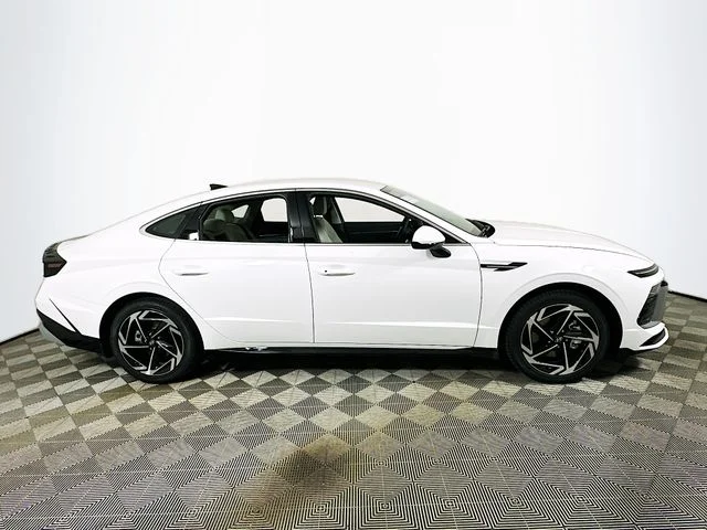 New 2026 White Hyundai SEL Sport image 2