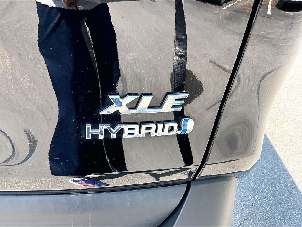 Used 2022 Midnight Black Metallic Toyota XLE image 28