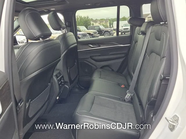 New 2026 Bright White Clear-Coat Exterior Paint Jeep  image 6
