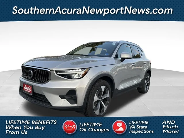 2025 Volvo XC40 B5 Plus Bright Theme