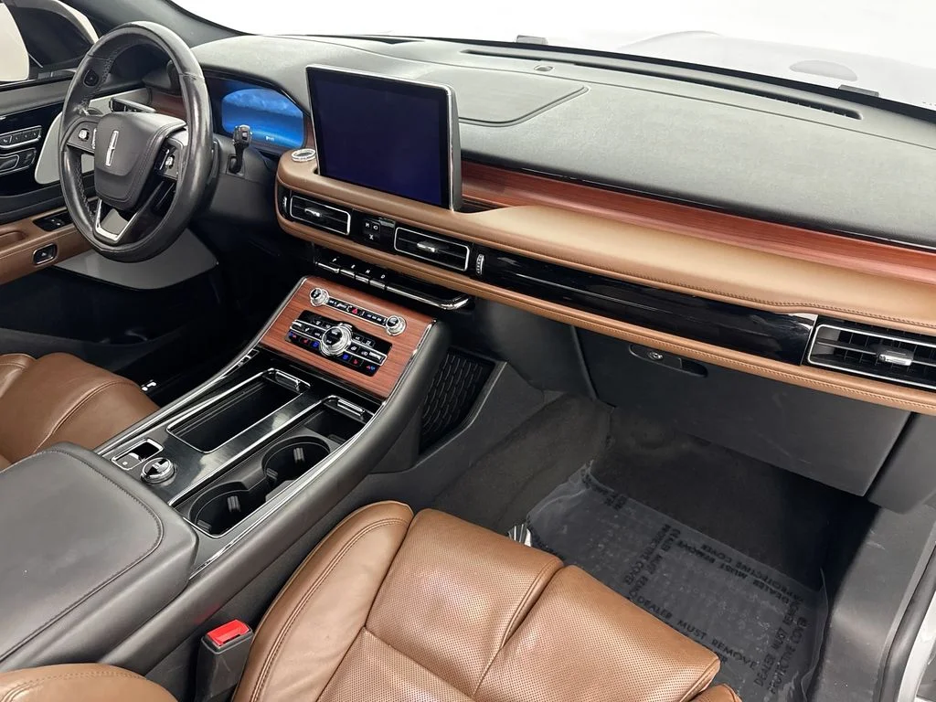 Used 2022 Silver Lincoln Reserve image 30