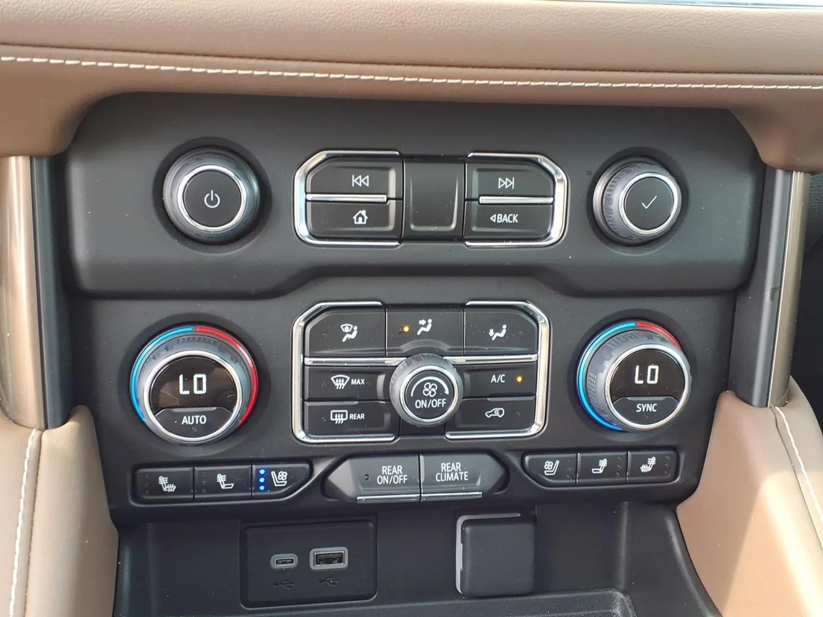 Used 2024 Iridescent Pearl Tricoat Chevrolet High Country image 26