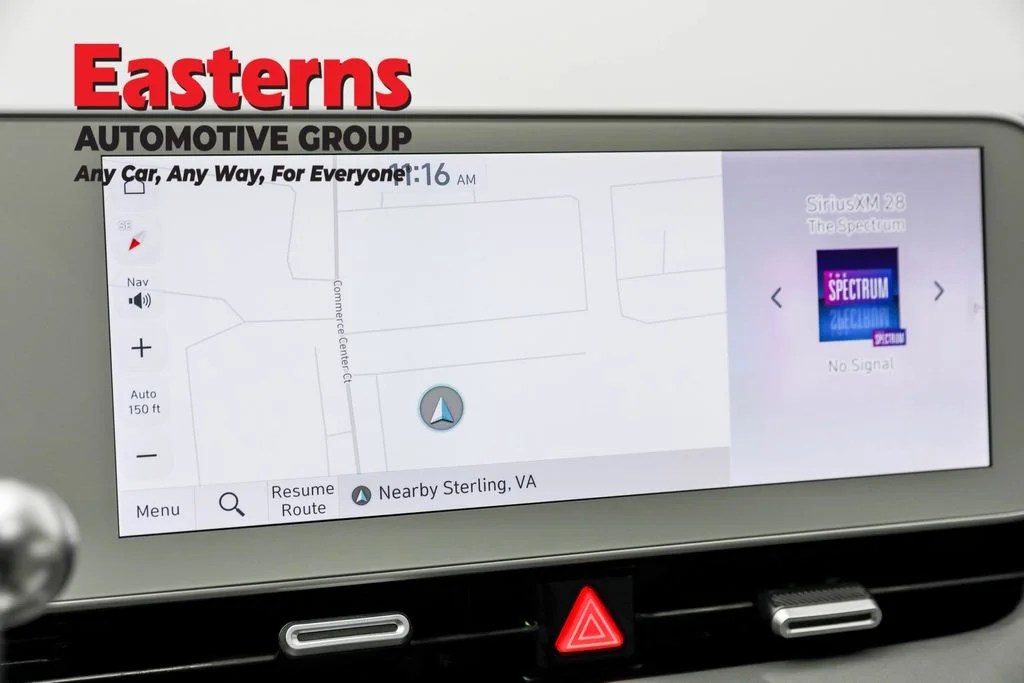 Used 2023 White Hyundai SEL image 19