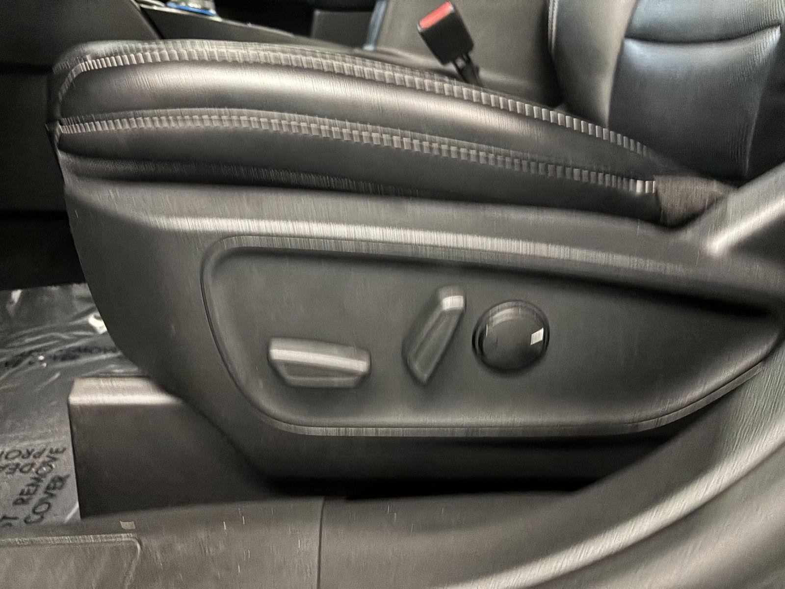 Used 2025 Carbonized Gray Metallic Ford Platinum image 31