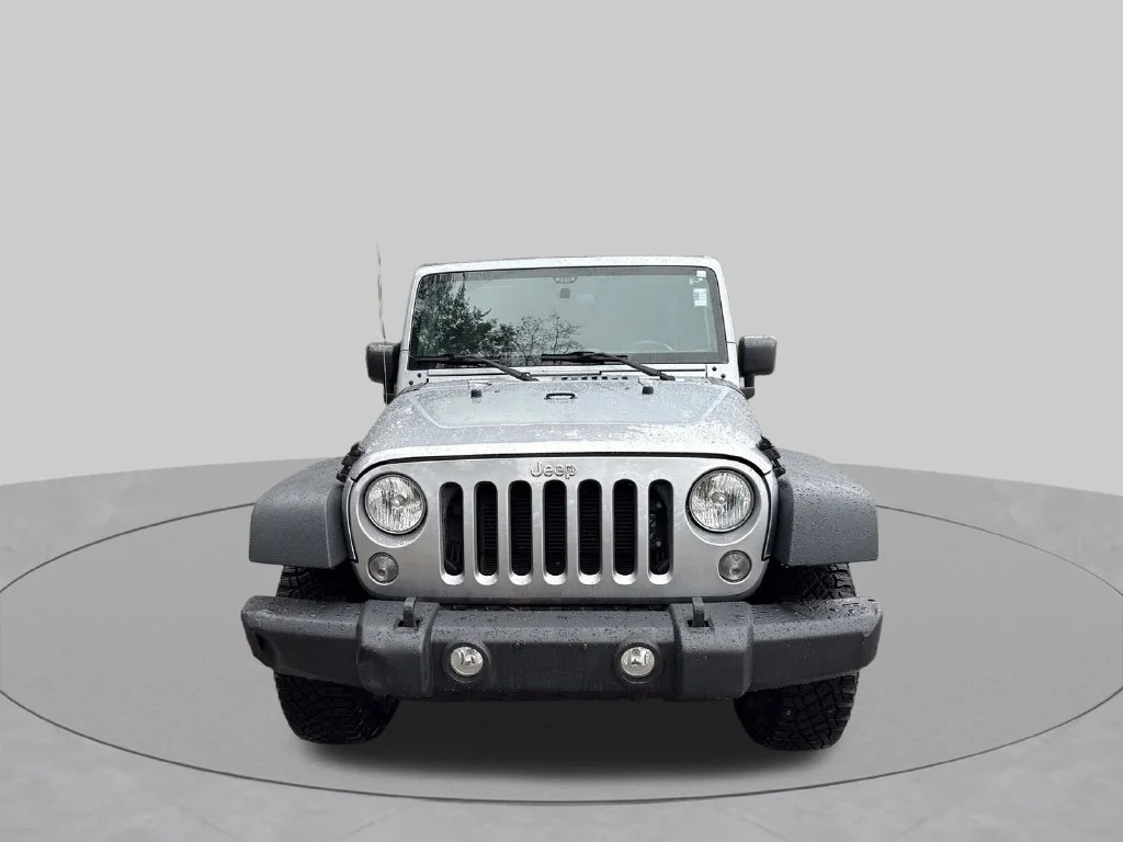 Used 2018 Silver Jeep Unlimited Sport image 9