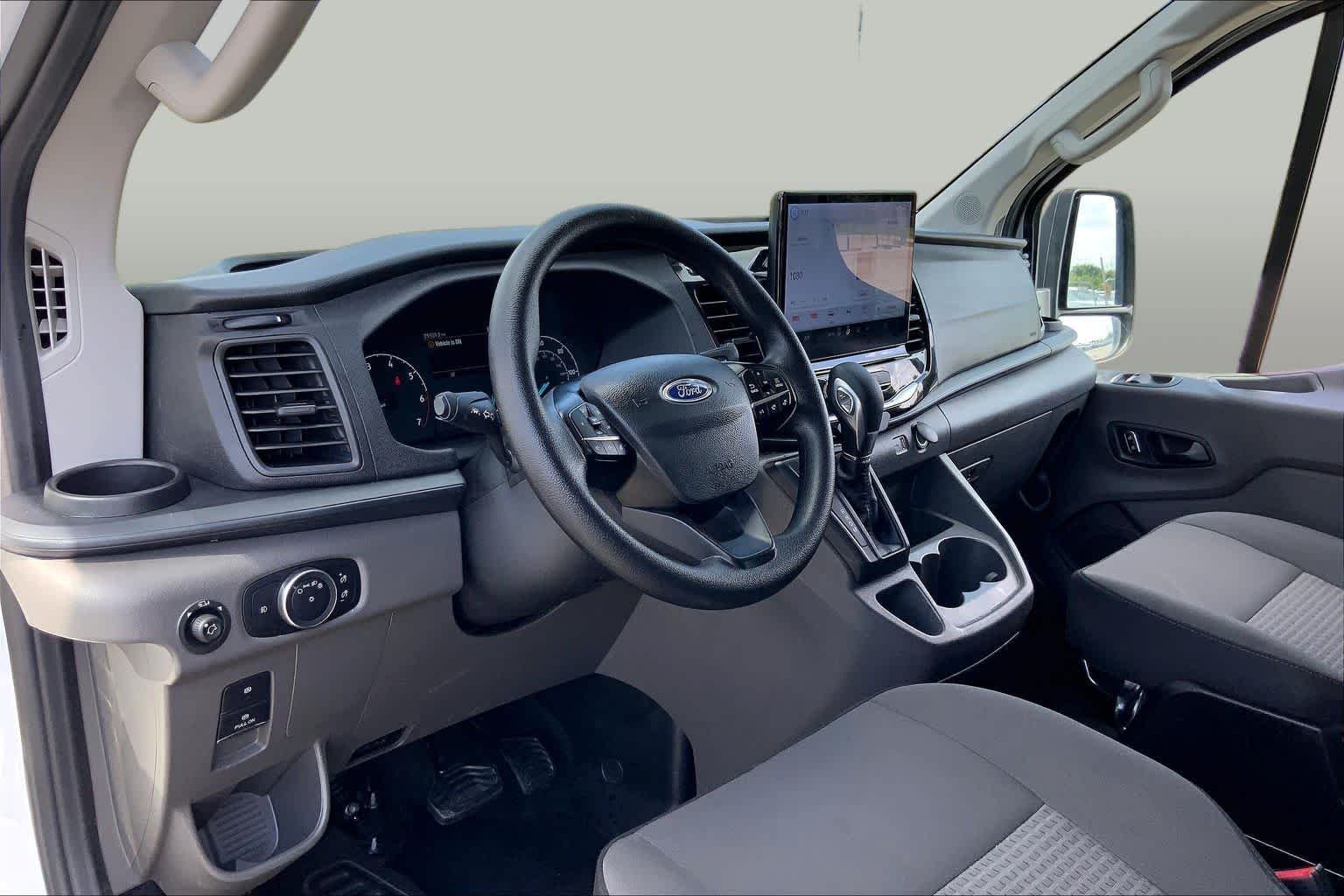 Used 2025 Oxford White Ford XLT image 17