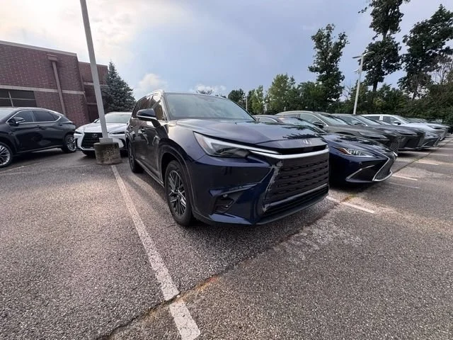 Used 2026 Nightfall Mica Lexus 350 Luxury image 2
