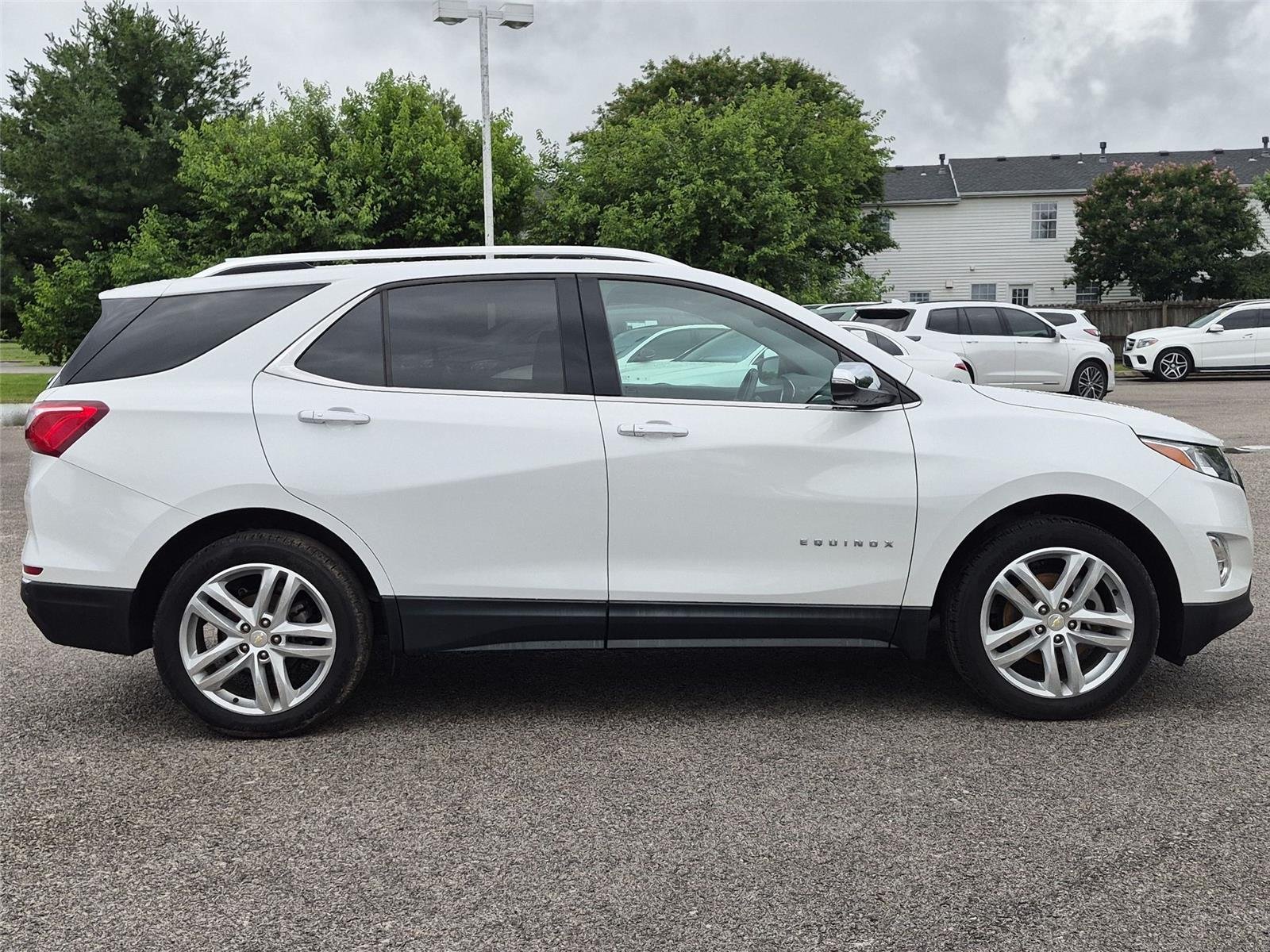 Used 2019 Iridescent Pearl Tricoat Chevrolet Premier image 6