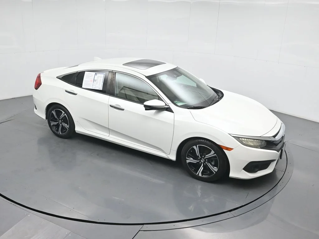 Used 2016 White Honda Touring image 35