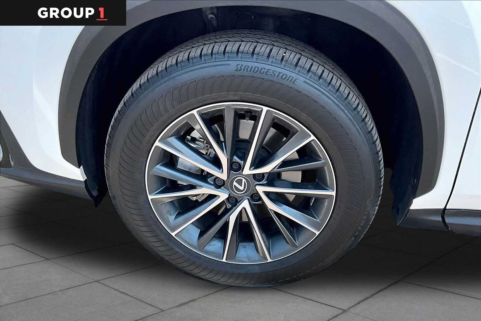 Used 2025 Eminent White Pearl Lexus Premium image 10
