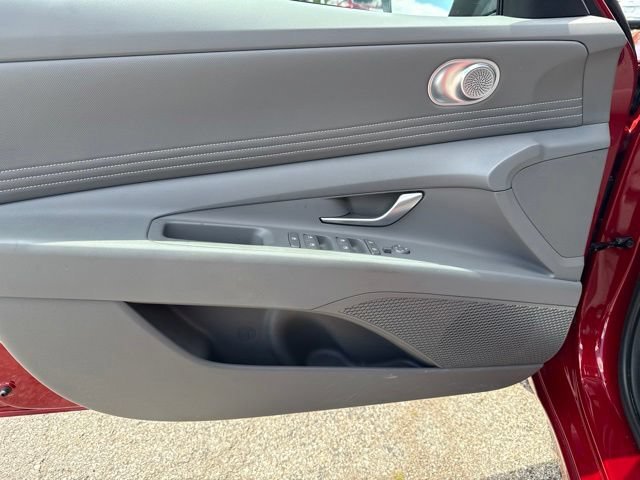 2025 Hyundai Elantra SEL - Photo 15