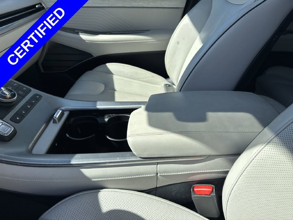 Used 2024 White Hyundai Calligraphy image 24
