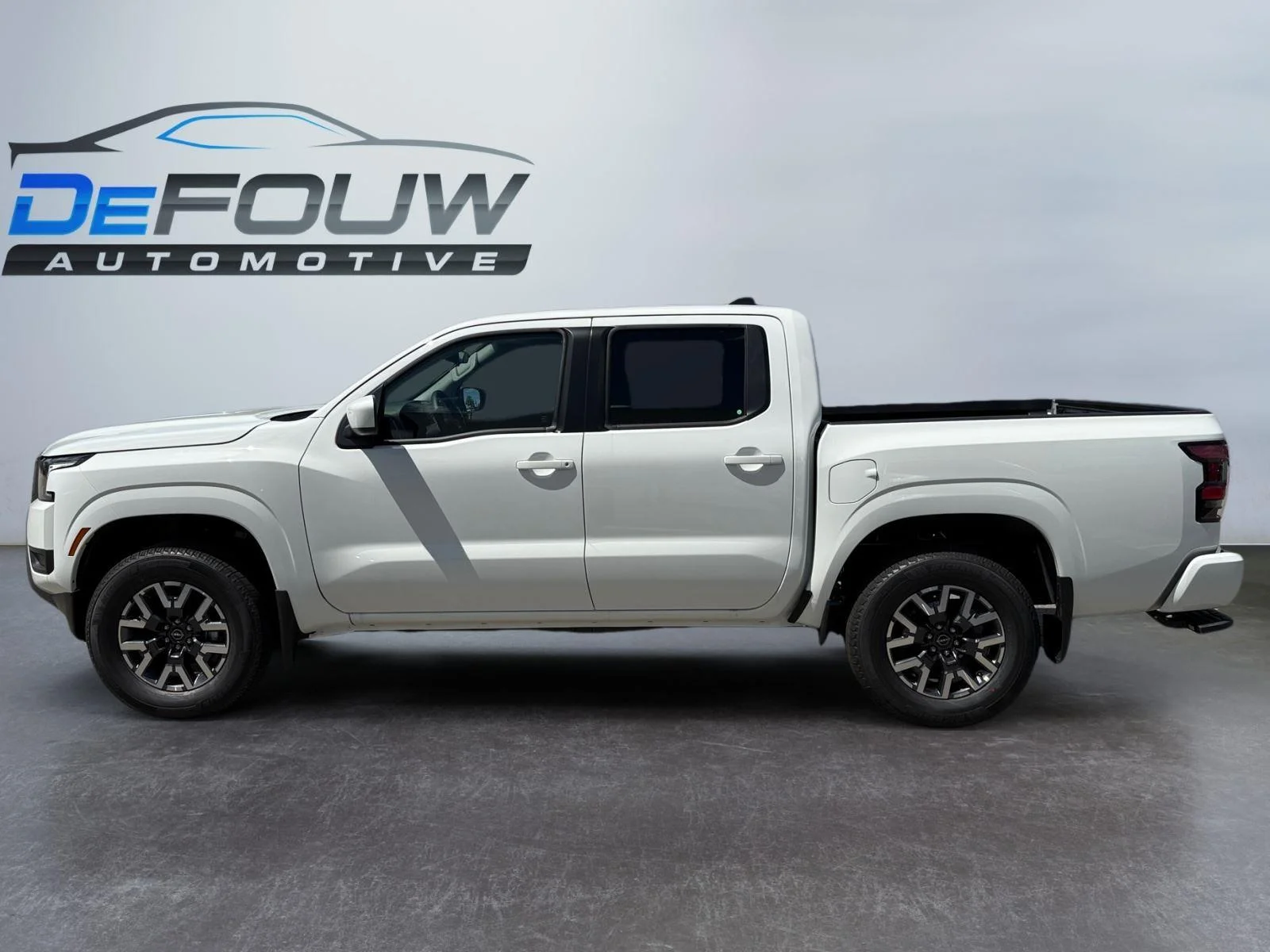 New 2026 GLACIER WHITE NISSAN CREW CAB 4X4 SV image 6