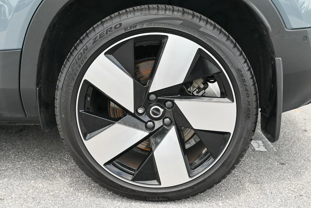 Used 2023 Gray Volvo Ultimate image 8