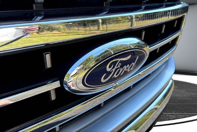 Used 2023 Silver Ford Lariat image 33