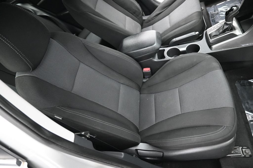 Used 2013 Shimmering Silver Metallic Hyundai Base image 19