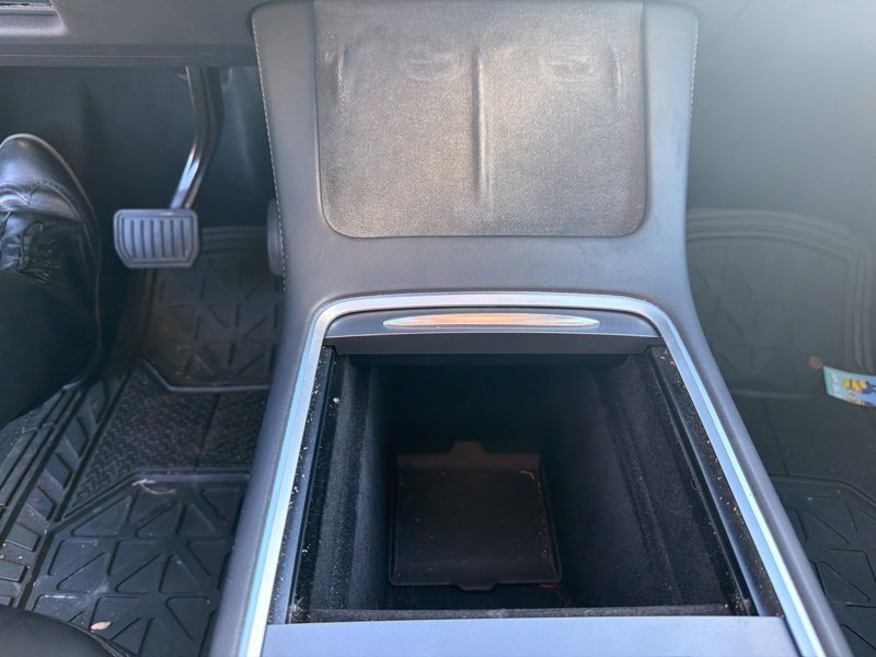 Used 2022  Tesla Long Range image 17