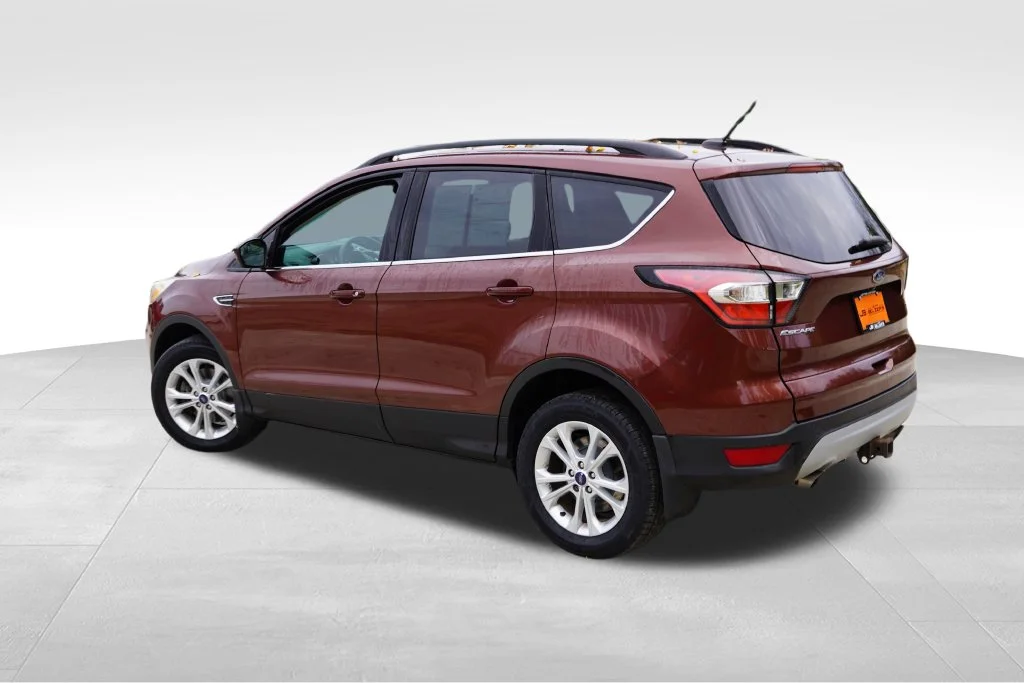Used 2018 Red Ford SE image 8