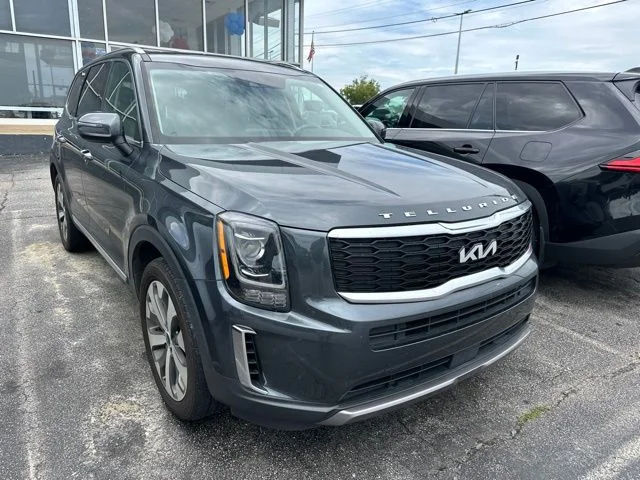 Used 2022 Gray Kia S image 2