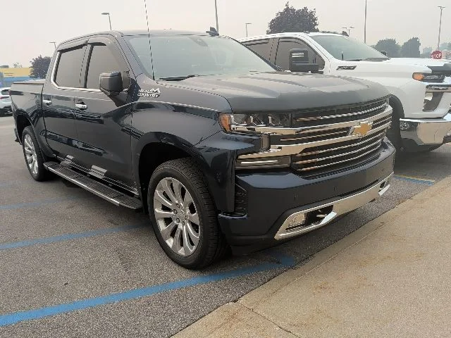 Used 2019 Blue Chevrolet High Country image 3