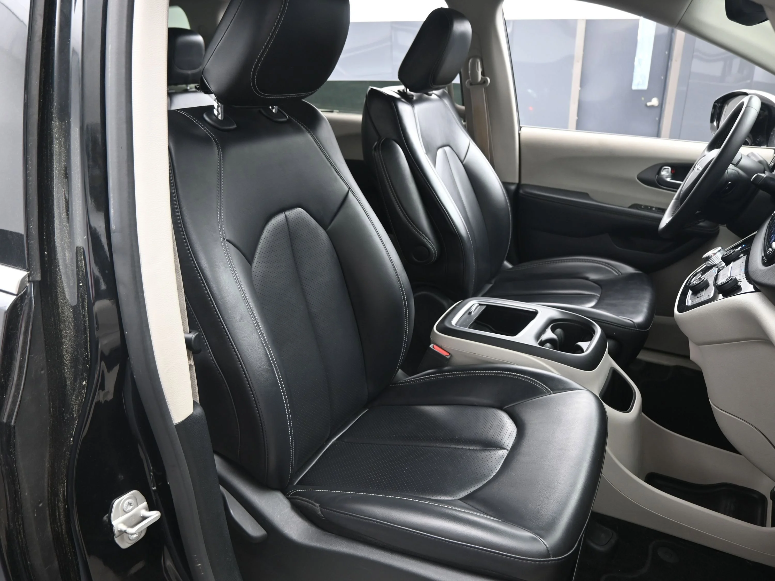 2023 Chrysler Pacifica Touring L - Photo 17