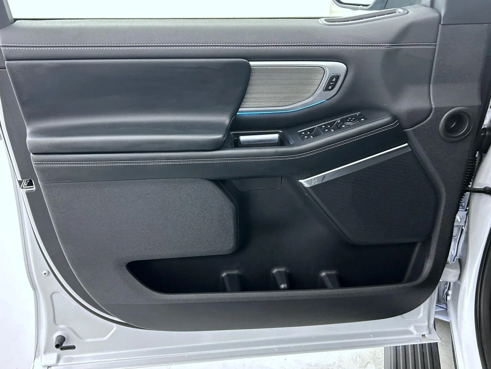Used 2025 Silver Ford Platinum image 10