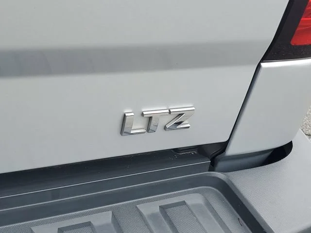 Used 2016 SILVER ICE METALLIC Chevrolet LTZ image 27