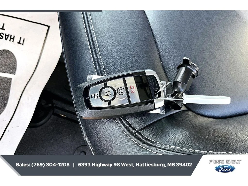 Used 2025 GRAY Ford Badlands image 9