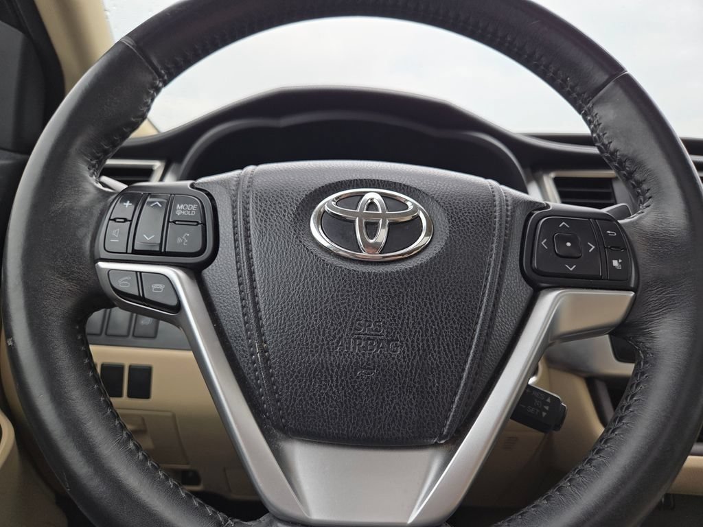 Used 2015 Ooh La La Rouge Mica Toyota XLE V6 image 34