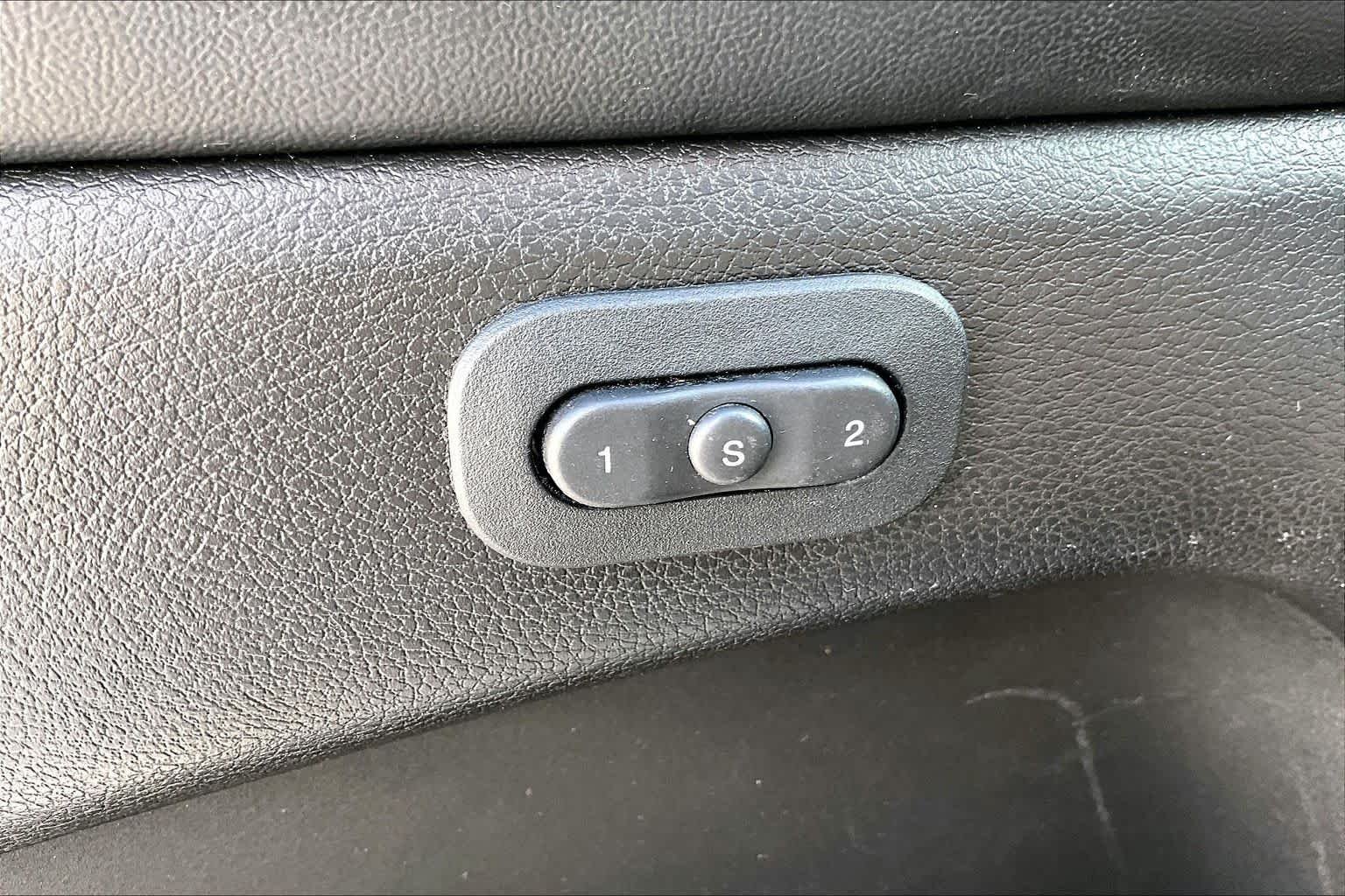 Used 2018 Bright White Clear Coat Jeep Limited image 31