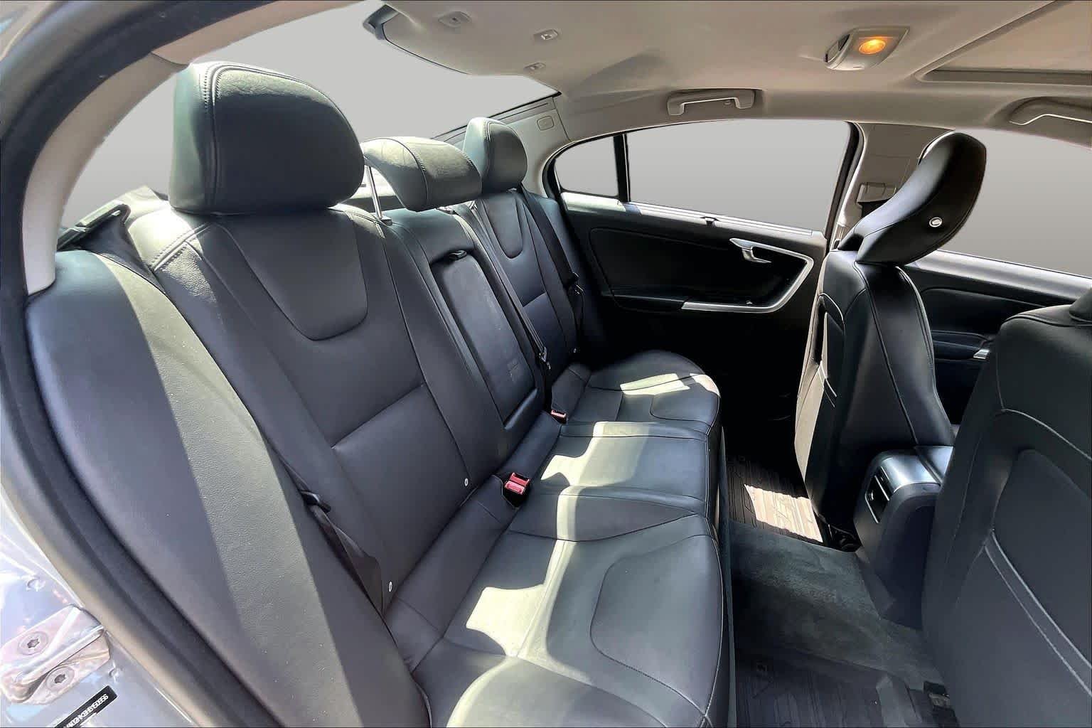 Used 2017 Osmium Grey Metallic Volvo Inscription image 21