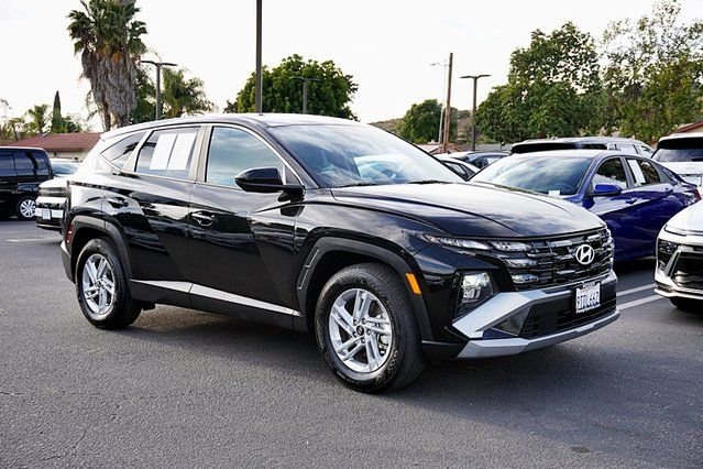 Used 2025 Black Hyundai SE image 5