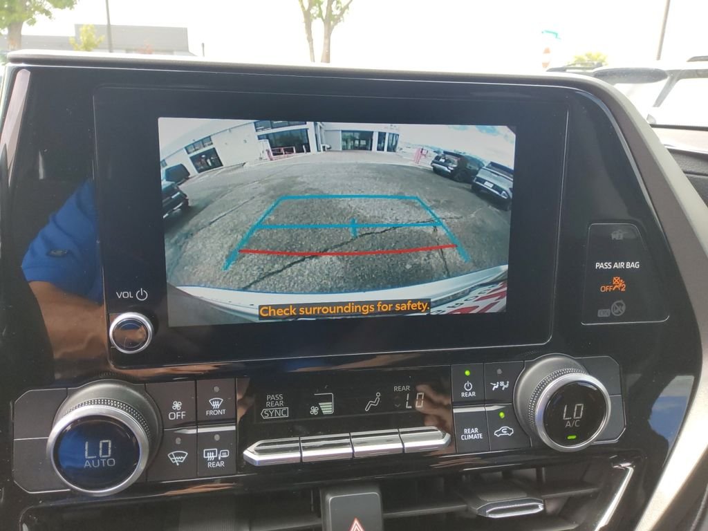 Used 2023  Toyota L image 25