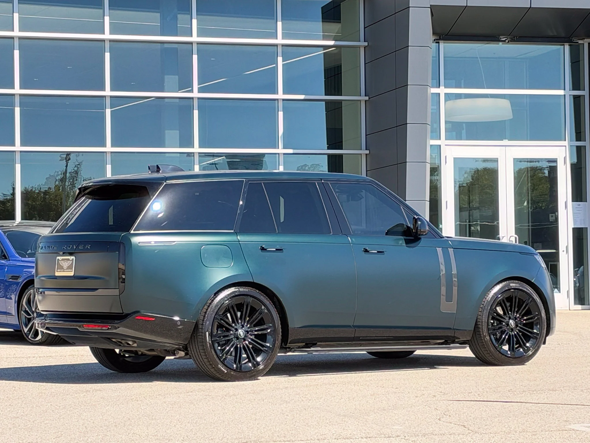Used 2025 Green Land Rover SE image 2