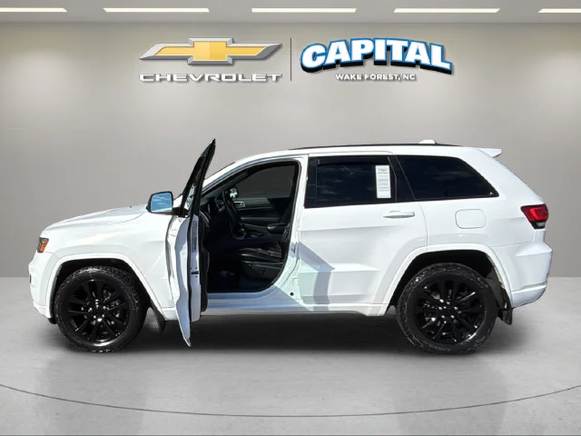 Used 2018 White Jeep Altitude image 9