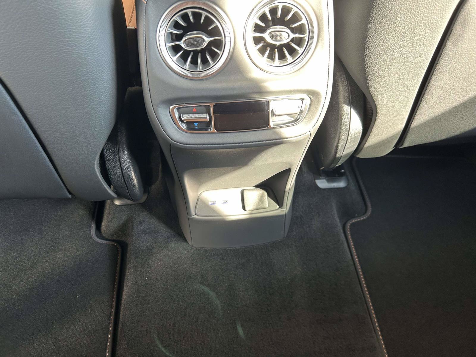 New 2027 MANUFAKTUR customer request glossy paint finish Mercedes-Benz AMG® G 63 SUV image 18