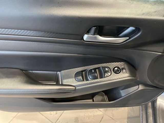 2025 Nissan Altima SV - Photo 15
