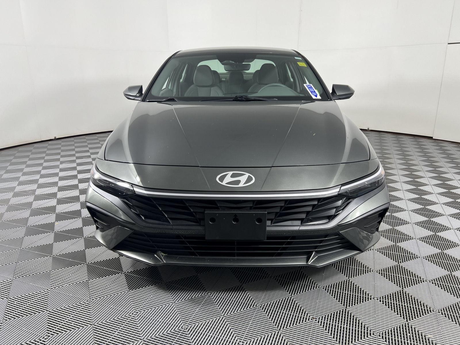 Used 2024 Amazon Gray Hyundai SEL image 5