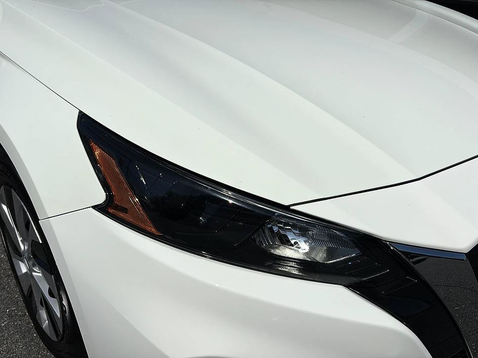 Used 2022 Glacier White Nissan 2.5 S image 14