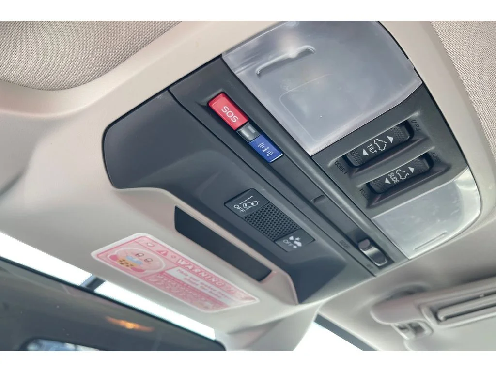 Used 2023 CRYSTAL WHITE PEARL Subaru Limited image 24