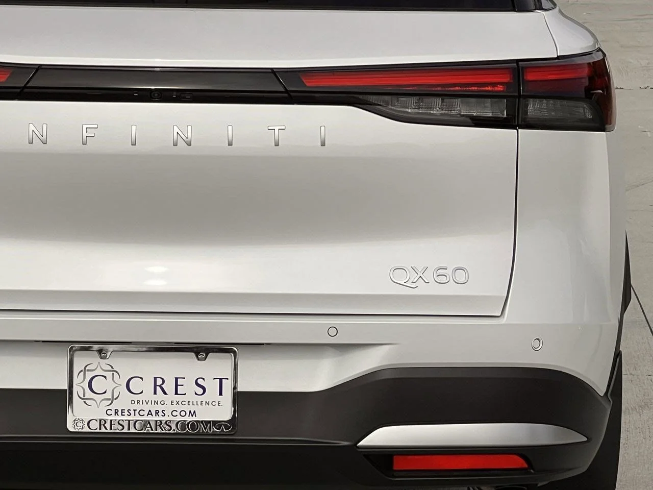 New 2027 RADIANT WHITE INFINITI Luxe FWD image 5