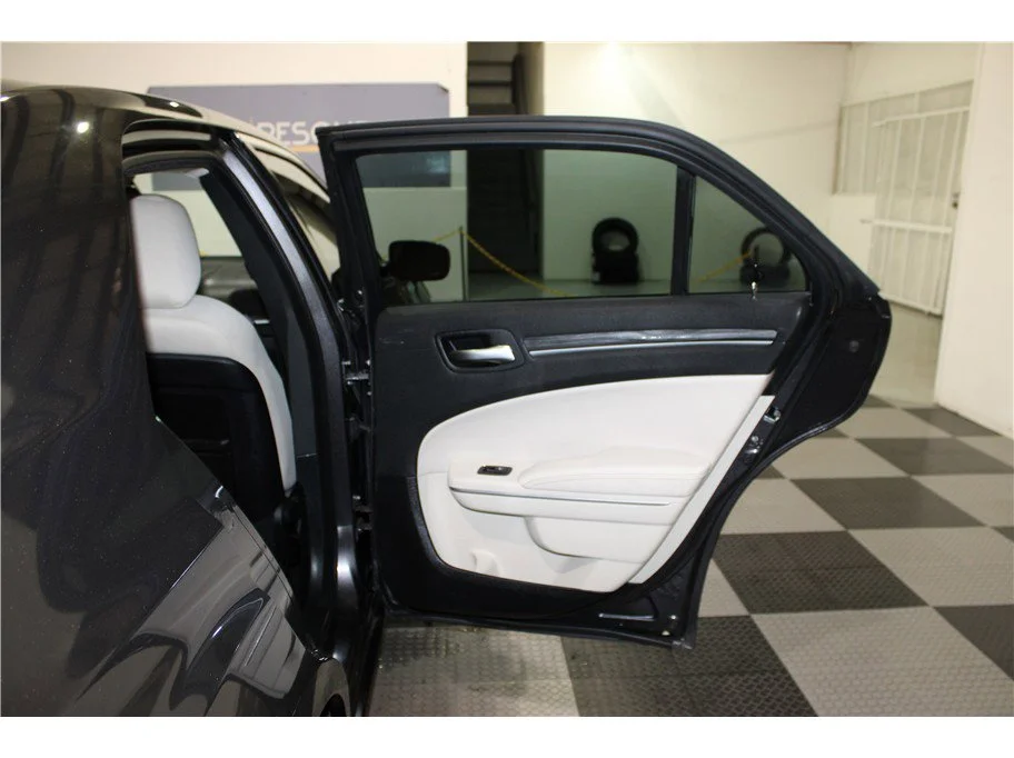 Used 2019 Granite Crystal Metallic Clearcoat Chrysler Touring image 20